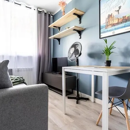 Apartment Close *